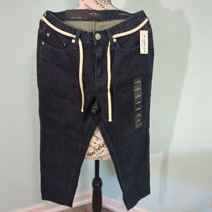 Women's Slim Tapered Pacsun Dark Wash Blue Jeans w/ white belt NWT Size 28